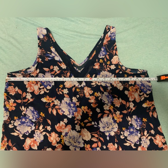 Maurices Navy Floral V-Neck Tank Top Size Large - Picture 5 of 8